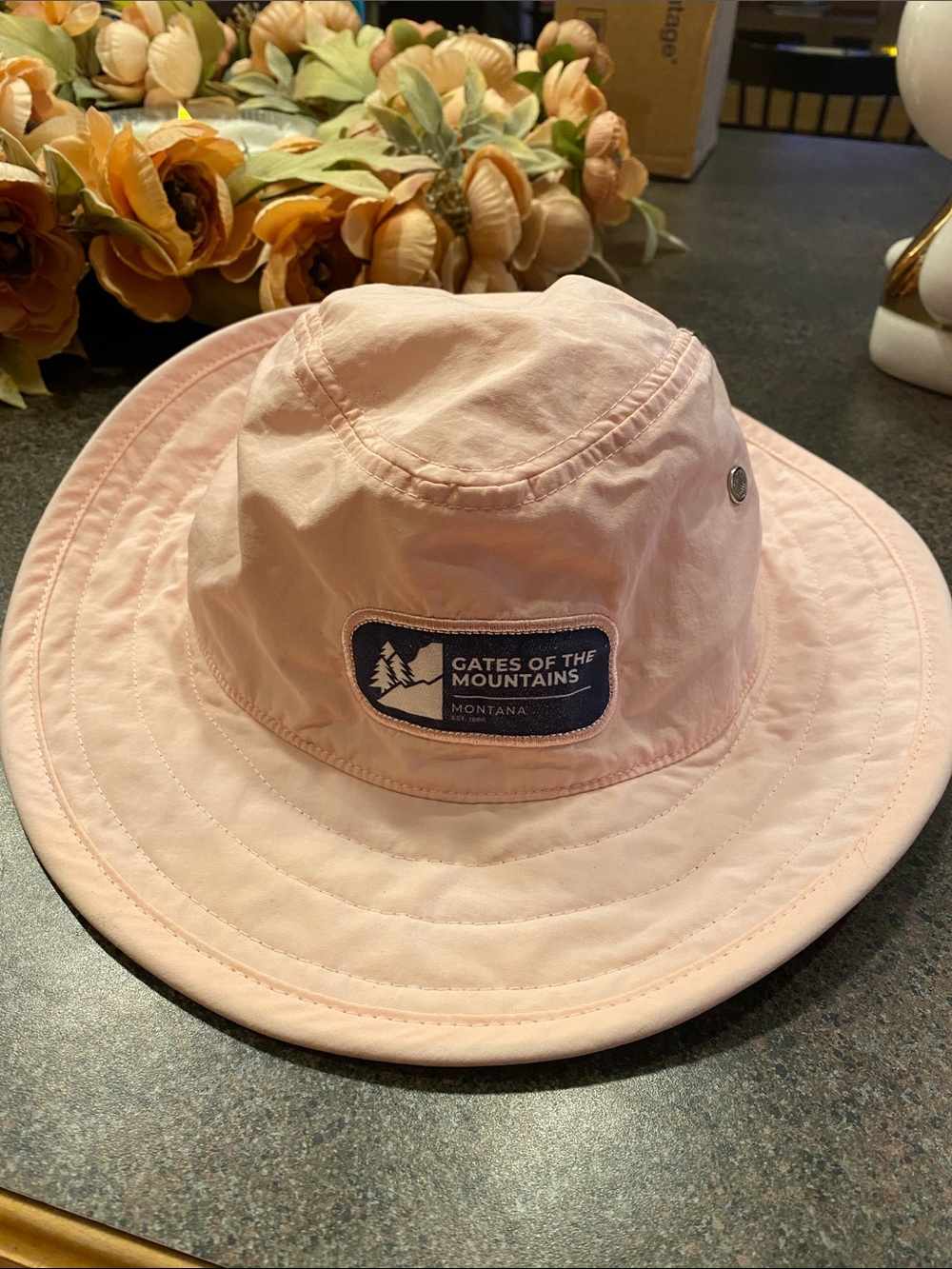 Gates of The Mountains light pink women’s bucket/ponytail gardening sun hat
